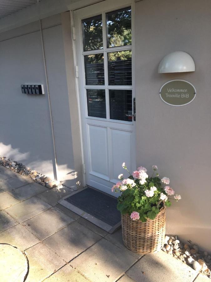 Trouville Bed & Breakfast Hornbæk Exterior foto